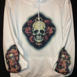 Sweat à capuche tête de mort et roses
