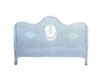 1980s Coastal Crisp White Wicker Queen Keyhole Headboard