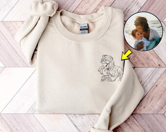 Personalized Mom Portrait, Line Art Photo Sweatshirt, Family Outline Sketch Sweater,  Mother's Day Crewneck