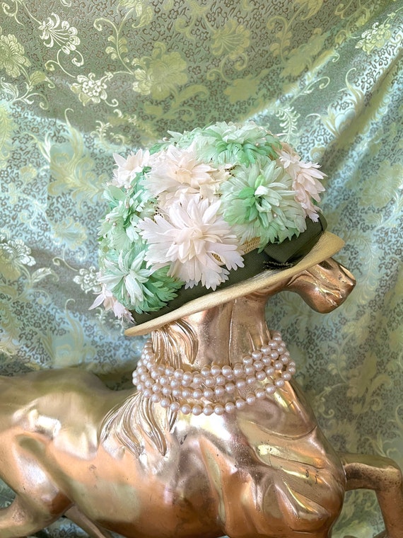 ELEGANT 1950s\' CREAM COLOR STRAW WIDE BRIM - GREEN VELVET + FLOWERS & FEATHER 1950s Straw Floral Hat: Cream & Green Vintage Millinery - Etsy main image 3
