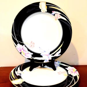 2 Conjunto de pratos de jantar vintage Mikasa Charisma Black L9050 feito no Japão. Pratos de jantar florais de porcelana fina colecionáveis com detalhes dourados.