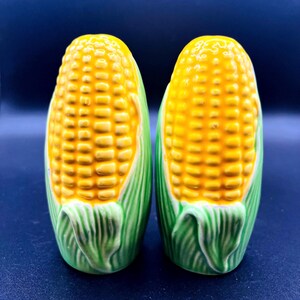 Vintage Made in Japan Ceramic Corn Cob with Husks Salt and Pepper Shakers. Vegetable Salt and Pepper Shakers. Retro Collectable Corn Cob.