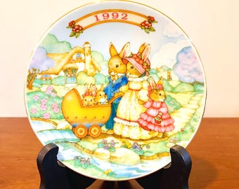 Prato de Páscoa vintage Avon Springtime Stroll, com detalhes em ouro 22K