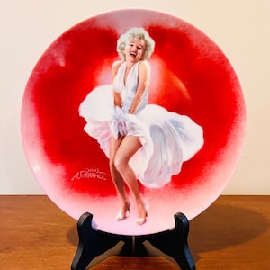 Vintage Collectable Marilyn Monroe in The Seven Year Itch Bradford Exchange Collectable Plate. Marilyn Monroe Collectables.