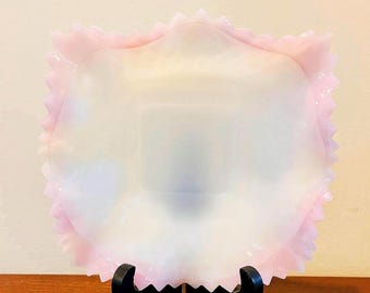 Vintage Fenton Teardrop Covered Candy Dish White Milk Glass Vintage Fenton Teardrop Covered Candy Dish White Milk Glass
