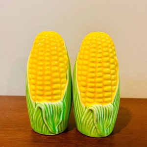 Vintage Made in Japan Ceramic Corn Cob with Husks Salt and Pepper Shakers. Vegetable Salt and Pepper Shakers. Retro Collectable Corn Cob.