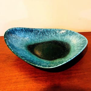 Vintage MCM Made in Canada Blue Mountain Pottery Style 087 Art Piece,Trinket Dish or Decorative Bowl. Collectable Blue Drip Glaze Pottery.