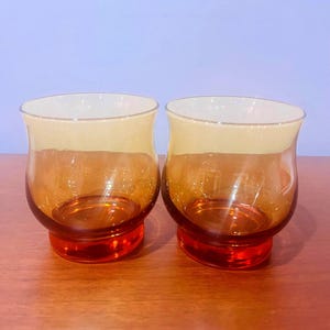 2 Vintage MCM Tulip Libbey Amber Gläser. Amber Lowball Libbey stapelbare Saftgläser. Sammlerstücke MCM Bernstein Barware.