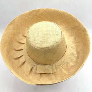 Raffia Curve Brim Hat Standard Brim in Natural Madagascan