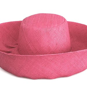Raffia Curve Brim Hat Standard Brim in Rose Pink Madagascan