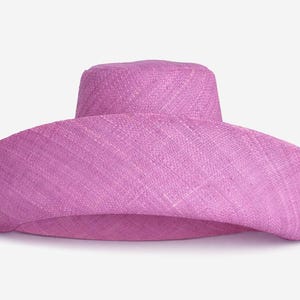 Raffia Curve Brim Hat Large Brim in Lilac Dream Madagascan