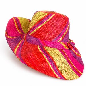 Raffia Curve Brim Hat Standard Brim in Rosy Apple Madagascan