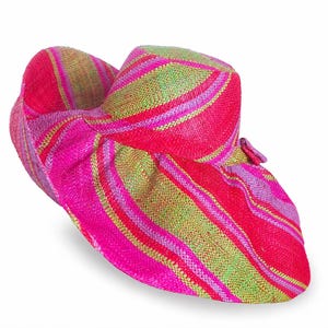 Raffia Curve Brim Hat Large Brim in Rosy Apple Madagascan