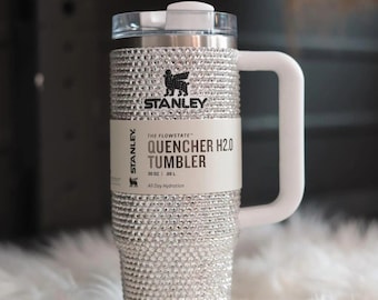 Niestandardowy kryształowy breloczek Stanley o wadze 30 uncji z czarnym logo