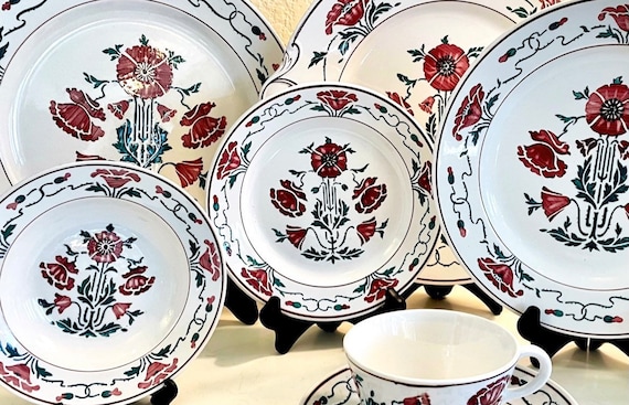 Antique Villeroy and Boch Dresden Dinnerware #508 Red Poppy