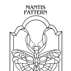 Puede incluir: Una ilustración en blanco y negro de una mantis religiosa con detalles intrincados. La mantis está enmarcada en un borde decorativo con el texto "MANTIS PATTERN" arriba. El texto debajo de la imagen dice "A pattern by KalopsiaDesignShop this pattern may not be sold or distributed by any other party."