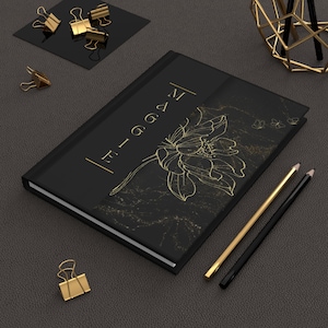 Carnet cartonné personnalisé avec nom doré et floral mat