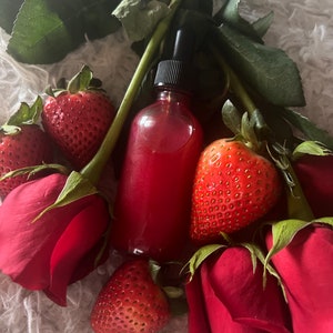 Strawberry rose shimmer oil