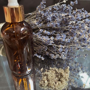 Lavender and mugwort dream oil