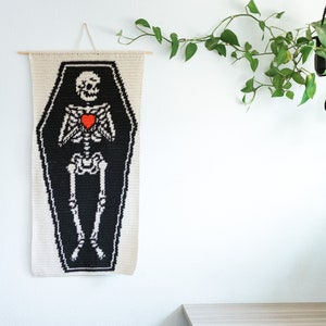Coffin skeleton tapestry crochet pattern / Wall hanging / spooky art / instant download / ghost art / Halloween crochet / dark art
