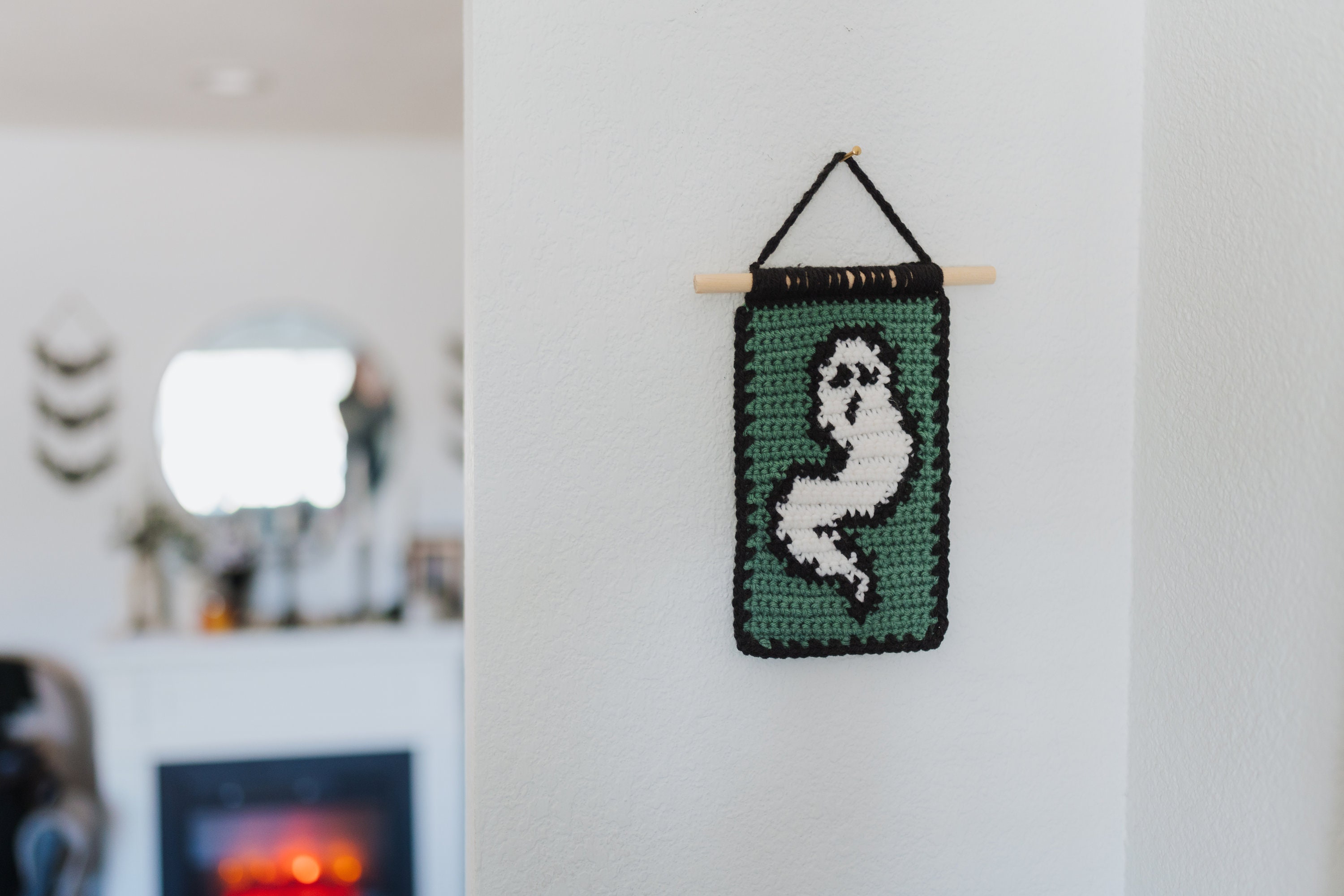 【ハンドメイド】スコットランド製 キルダルタウン・クロス 壁掛け彫刻 Lil Ghost Tapestry Crochet Pattern / Wall Hanging / Instant