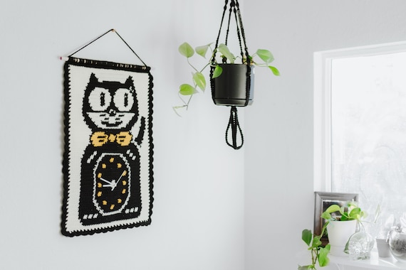 Vintage Kitty Cat Clock Tapestry Crochet Pattern / Wall Hanging