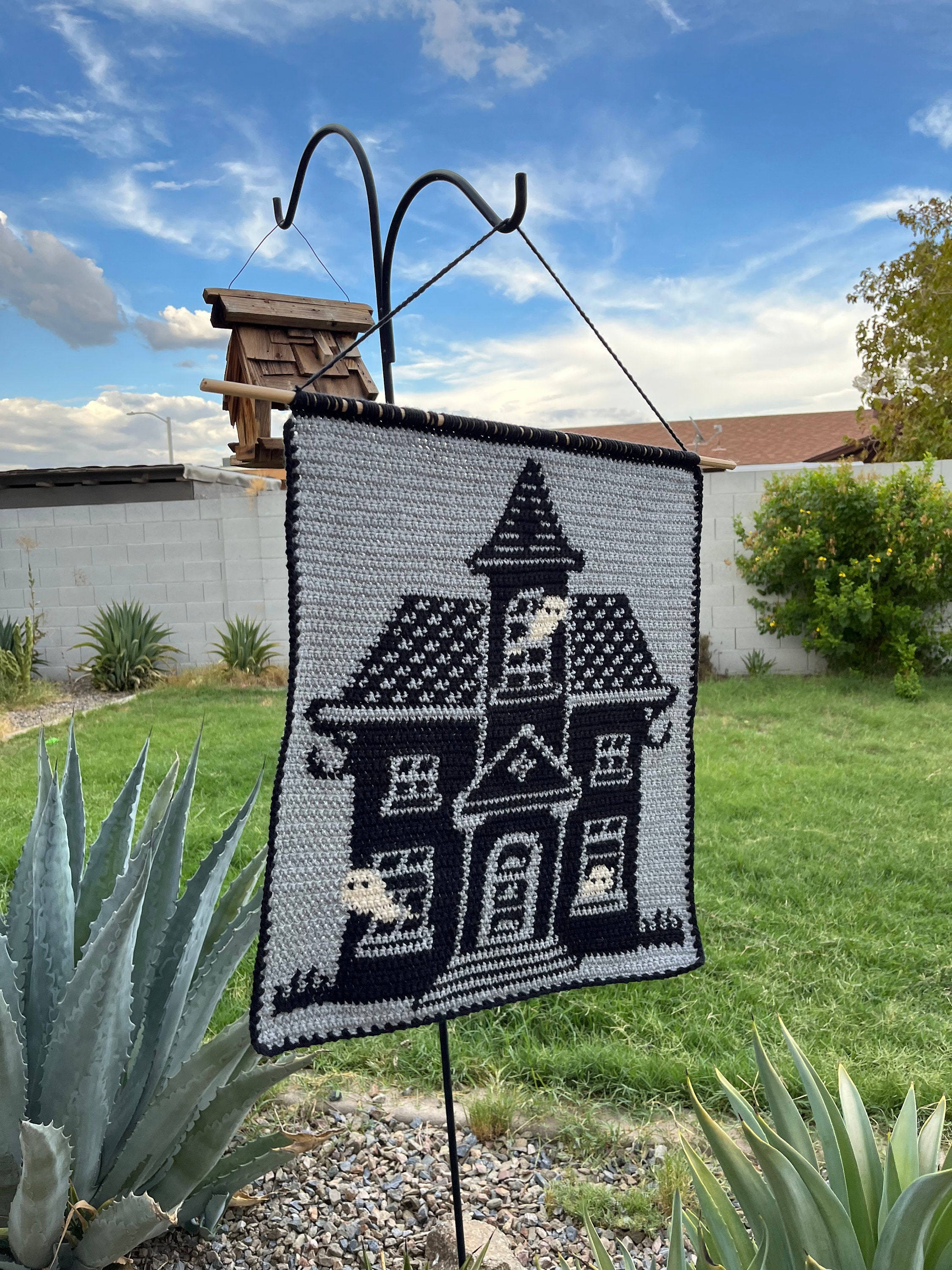 Haunted House Tapestry Crochet Pattern / Wall Art / Instant Download /  Weird Art / Home Decor / Halloween Diy / Halloween Crochet Pattern - Etsy, image size:2250x3000