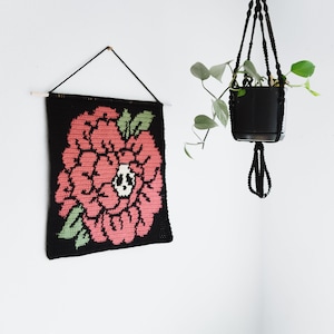 頭蓋骨の花のタペストリーのかぎ針編みパターン / 壁掛け / 即時ダウンロード / 奇妙なアート / 家の装飾 / ハロウィーンのかぎ針編み / ダークアート