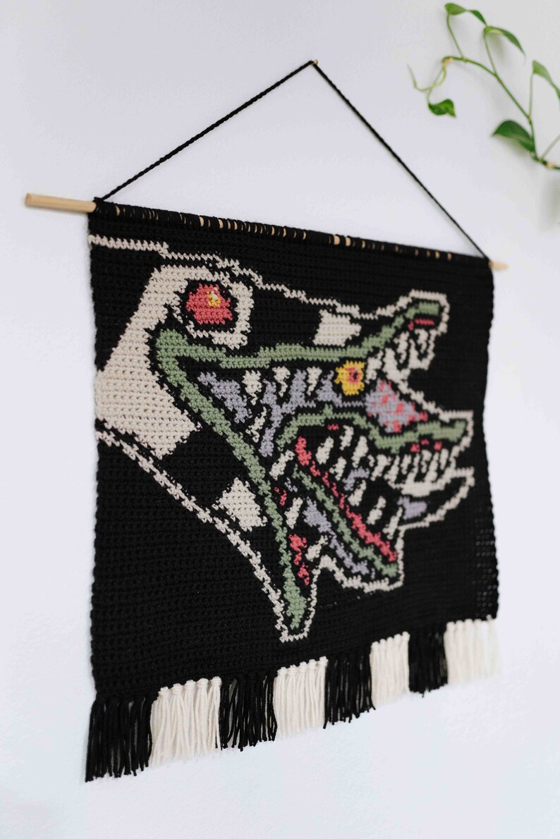 Beetlejuice sandworm tapestry crochet pattern / Wall hanging / home decor / goth art / dark art / intarsia crochet / Halloween decor image 2