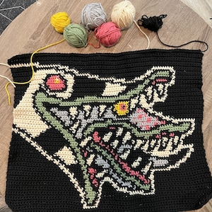 Beetlejuice sandworm tapestry crochet pattern / Wall hanging / home decor / goth art / dark art / intarsia crochet / Halloween decor image 3