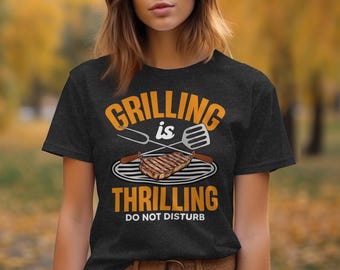 Maglietta con scritta "Grigliate e barbecue emozionanti", maglietta con grafica divertente per barbecue, maglietta per grigliate in giardino, regalo per gli amanti del barbecue, perfetta per le grigliate estive