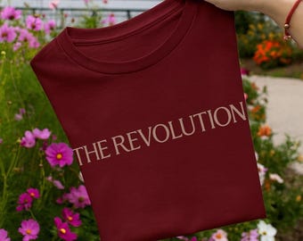 The Revolution Merch – Zestawy odzieży na zamówienie | Koszulki, bluzy z kapturem, czapki, kubki | Torby płócienne – Dopasowane stroje na imprezy i dla zespołów | Firmy