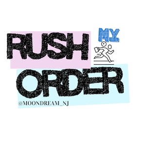 Puede incluir: Gráfico de texto con las palabras "RUSH ORDER" en fuente negra texturizada, sobre un fondo rosa y azul. También hay una pequeña ilustración de una persona corriendo con un maletín y la palabra "MY" en azul.