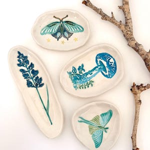 Plato de cerámica blanca para baratijas / polilla luna / hoja de ginkgo / plato para anillos / seta /