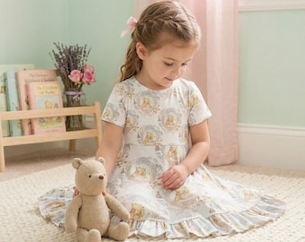 Vestido clásico de Winnie the Pooh para niños, estampado floral vintage del centenario, conjunto de cumpleaños de Pooh y sus amigos 2026