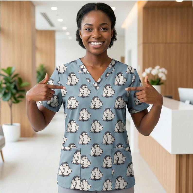 Uniforme médico azul agua con diseño de pingüino, ideal como regalo para la Semana de la Enfermería, Día de la Madre, ropa sanitaria, camisa de cuello en V. imagen 3