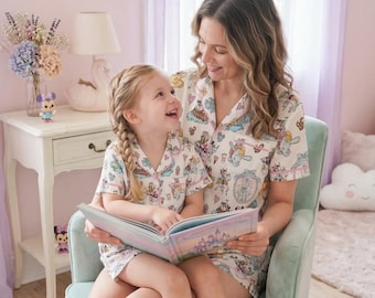 Magische Disney-pyjama dames kinderen, Mickey Minnie Joy Ride attractie print pyjama's, themapark familievakantie 2026, mama en ik outfits