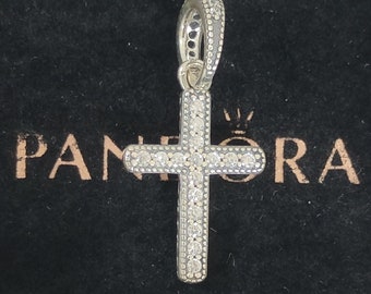 Classic cross pendant pandora store