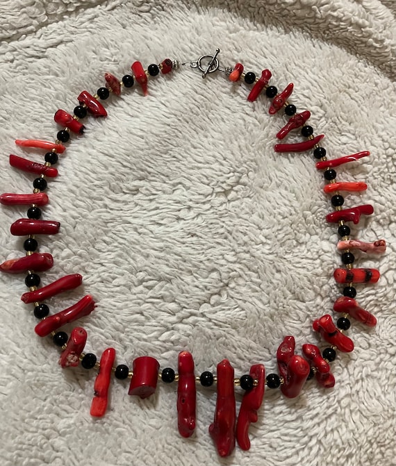 Red Natural Coral Beaded Necklace