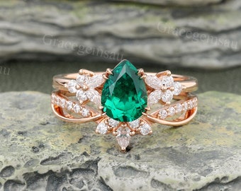 Lab Emerald Pear cut engagement ring set Vintage Rose gold Moissanite Bridal Ring Set Marquise cut Twisted Curved wedding band promise ring