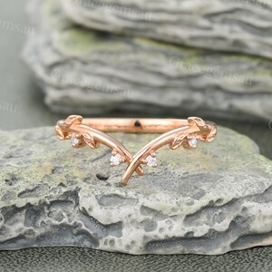 Leaf design Diamond Wedding band Unique Rose gold Curved wedding band Round cut Diamond wedding ring Stacking Matching Custom ring