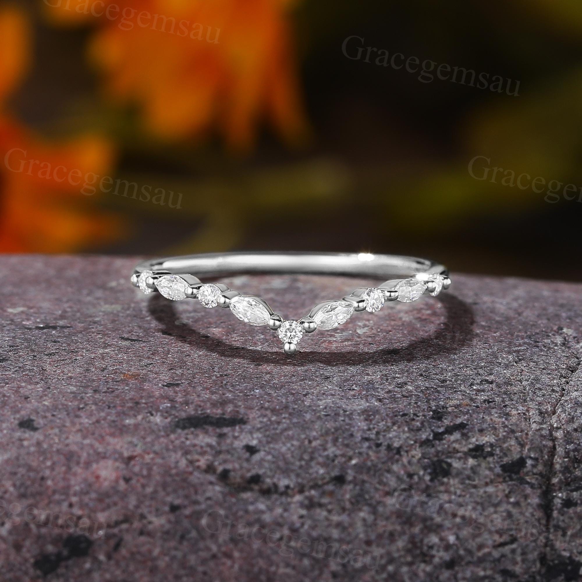 マーキスダイヤモンドカーブ結婚指輪ヴィンテージイエローゴールド結婚