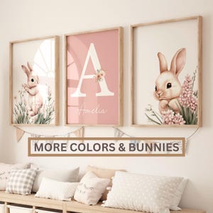 Set van 25 konijnenkwekerij muurkunstdruk, aangepaste naam aquarel wilde bloemen, gepersonaliseerd bord pasgeboren naam, decor babymeisje kinderkamer, konijn