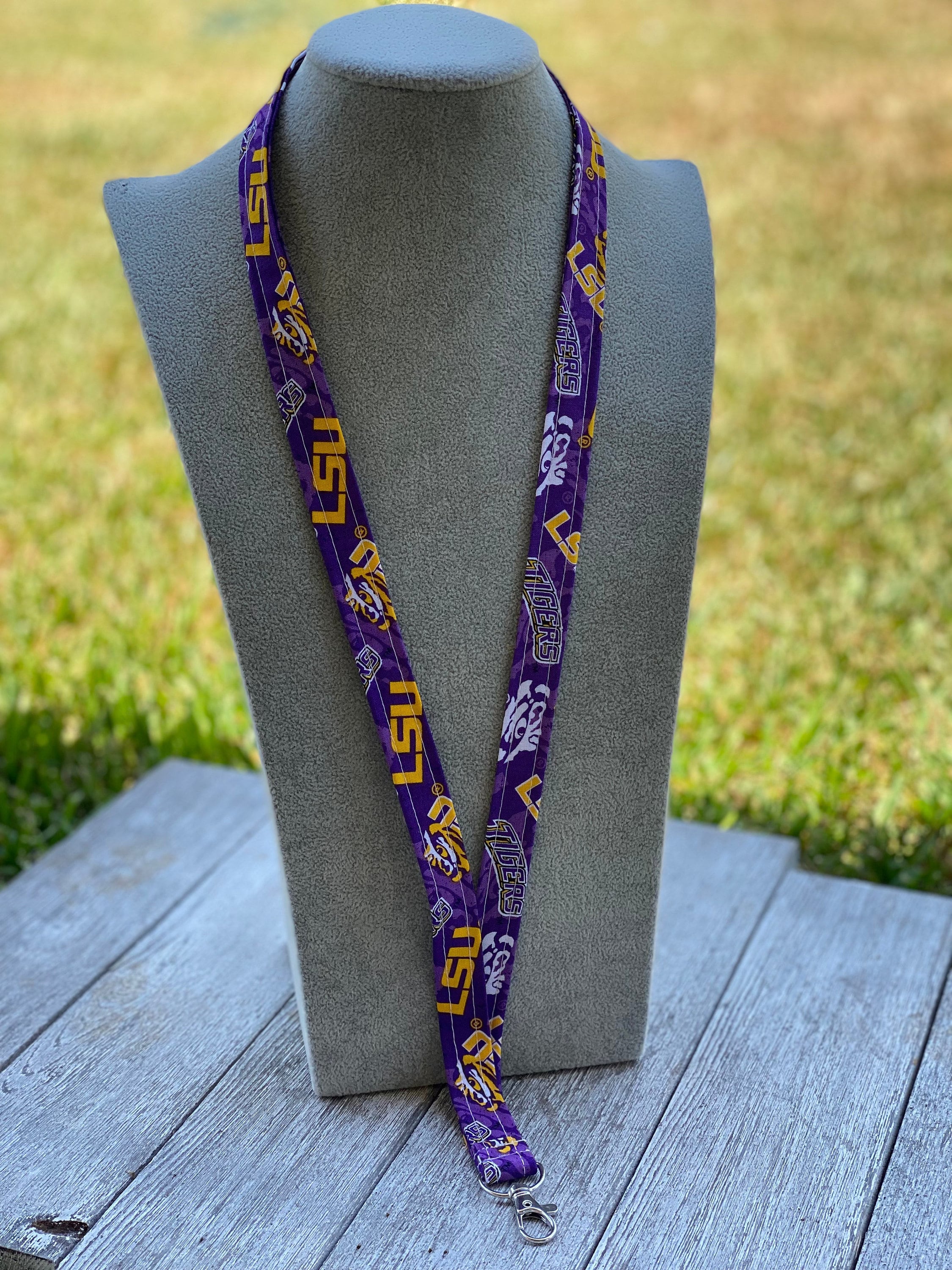 Louisiana State University LSU Tigers Geaux Car Keys ID Badge Holder  Lanyard Keychain Detachable Breakaway Snap Buckle (Purple), Purple, 1.5  feet : : Office Products