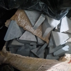 1 kilo+ Black Grey Shale Stone Triangle Square Fresh Indian Clay Earthy Natural new stock chalk  I UK Wholesaler