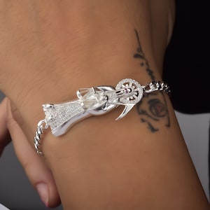 Pulsera de la Santa Muerte en plata de ley con acabado helado. Pulsera del Ángel de la Muerte. Pulsera del Guardián de las Almas. Pulsera de la Parca.