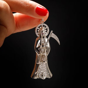 Pendentif Santa Muerte - Pendentif Santa Muerte en argent sterling glacé - ange de la mort - pendentif gardien des âmes - collier Faucheuse