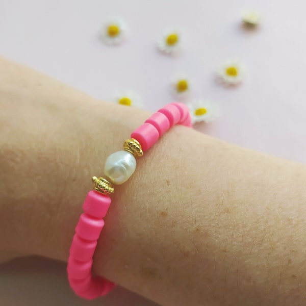 Hot pink pearl bracelet, barbiecore trend, neon pink bracelet with keshi pearl, summer bracelet, trendy bracelet, gift for her