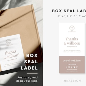 Puede incluir: Una caja marr&oacute;n con una etiqueta blanca que dice "&iexcl;gracias por un mill&oacute;n!" y "BOX SEAL LABEL". La etiqueta tambi&eacute;n tiene un lugar para un logotipo. El texto "Solo arrastra y suelta tu logotipo" est&aacute; debajo de la etiqueta. La imagen tambi&eacute;n muestra una maqueta de una pegatina con el texto "&iexcl;gracias por un mill&oacute;n!" y "sellado con amor". La pegatina mide 5 cm por 10 cm, 6,3 cm por 12,7 cm o 7,6 cm por 15,2 cm.