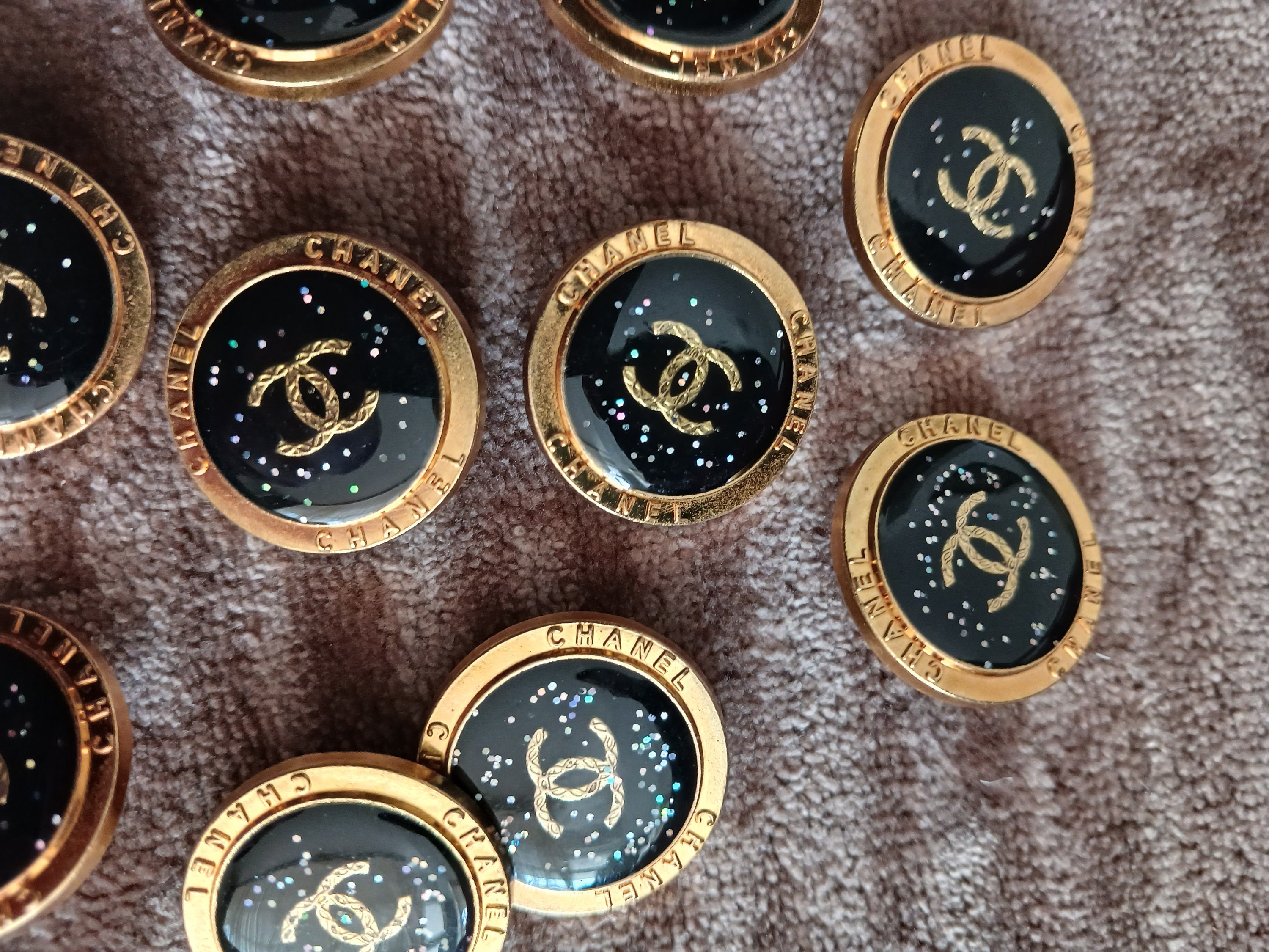 8 vintage chanel buttons - Gem
